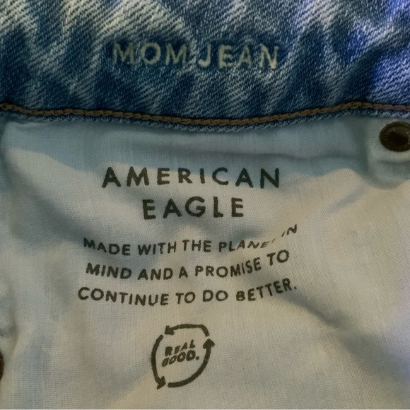 American Eagle Mom Denim Jeans Light Blue Wash Slight Stretch Size 6 Short - Picture 10 of 12